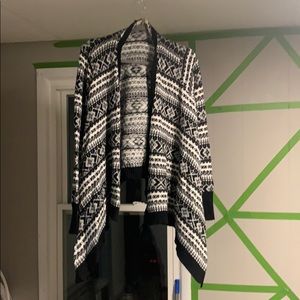 SUPER COZY patterned cardigan!